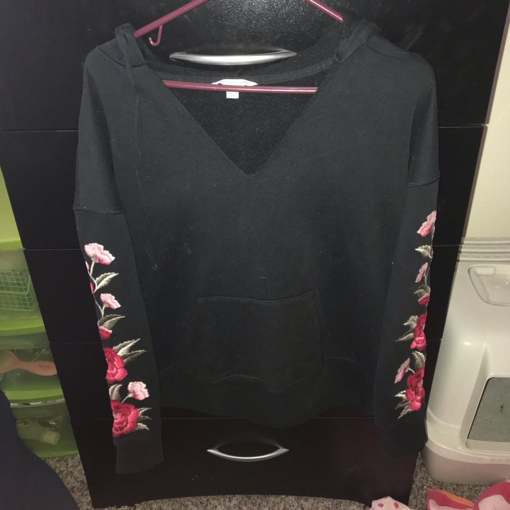 AEO v neck hoodie M